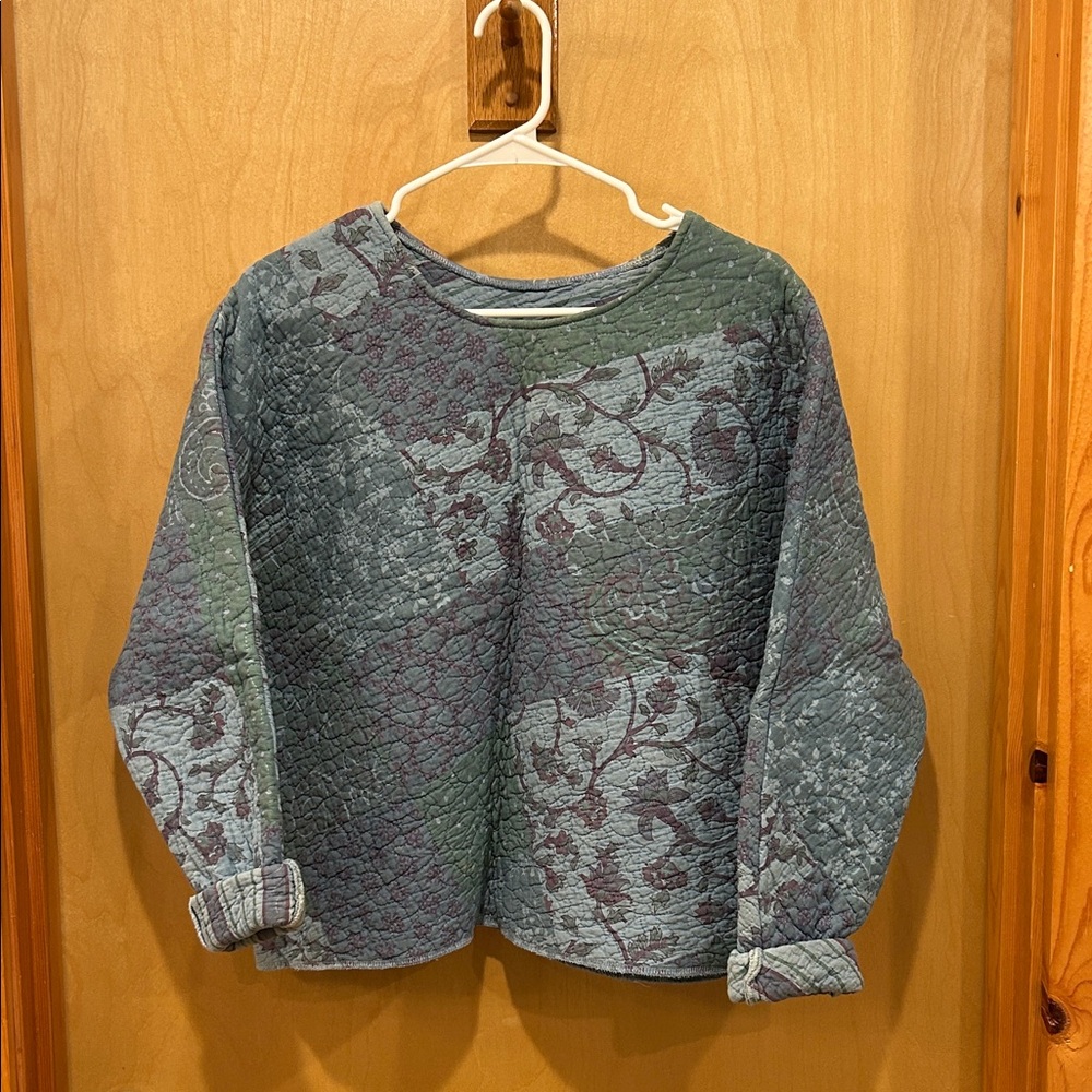 Quilted pull-over sweatshirt